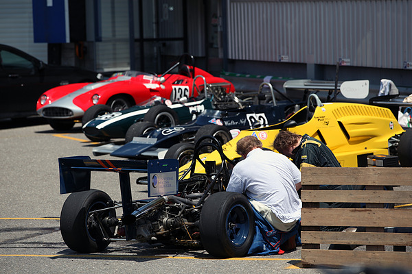 Bild: Impressionen vom GP Furttal - im Fahrerlager wird repariert
