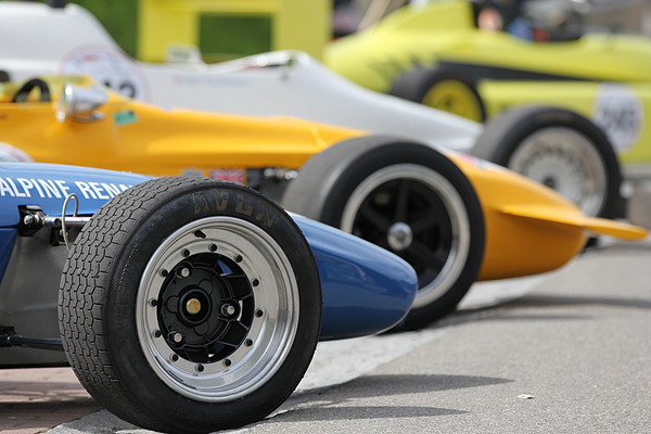 Impressionen vom GP Mutschellen 2012 - Formel-Wagen verschiedener Epochen und Klassen in Bereitschaft