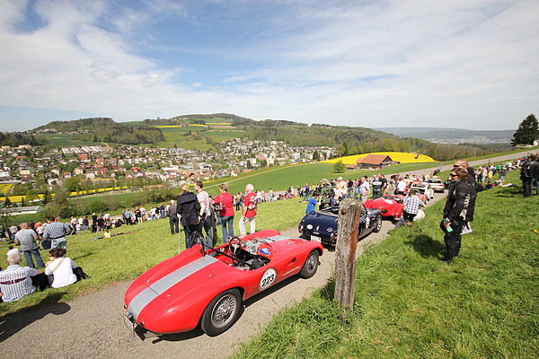 Impressionen vom GP Mutschellen 2012 - Rennwagen im Warteraum vor der Talfahrt
