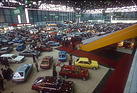 Impressionen vom Genfer Automobilsalon 1983 - Blick in die Palexpo-Halle - im Vordergrund der Toyota-Stand