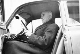 Impressionen vom Genfer Autosalon 1952 - Ch. Dechevrenz, Präsident des Organisationskommittees des Salons