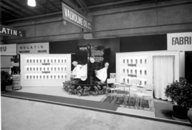 Impressionen vom Genfer Autosalon 1952 - Valvoline zeigt 1952 einen neuen Öltyp mit HPO