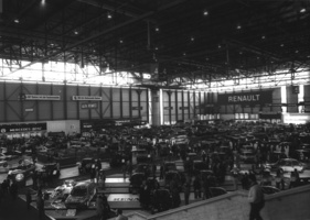 Impressionen vom Genfer Autosalon 1982 - Blick in die neuen grossen Hallen Impressionen vom Genfer Autosalon 1982 - Blick in die neuen grossen Hallen