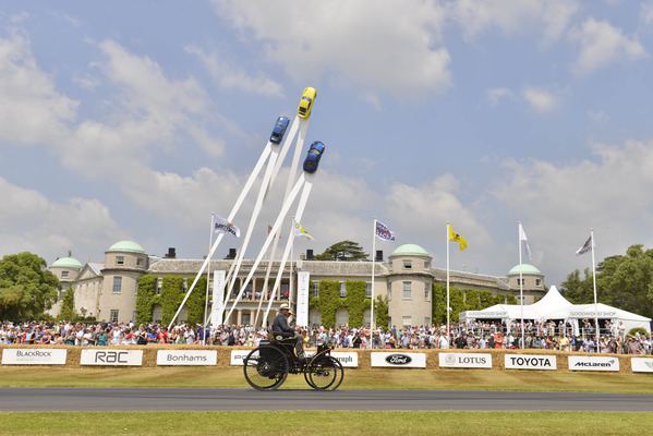 Impressionen vom Goodwood Festival of Speed 2013 - Vorbeitouren an der 911-Skulptur