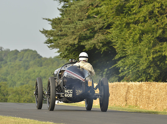 Impressionen vom Goodwood Festival of Speed 2013 - Vorkriegsrennen auf dem Weg zum Ziel
