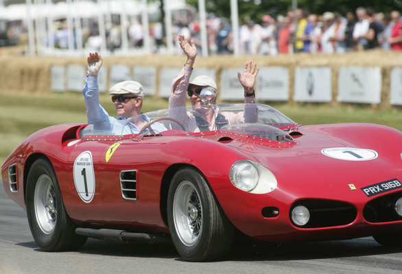 Image: Impressions from the Goodwood Festival of Speed 2013 - Waving to the fans