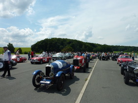 Impressionen vom Grandprix Rudolf Caracciola 2013 - Fahrzeugfeld beim Warten auf die nächste Sonderprüfung Impressionen vom Grandprix Rudolf Caracciola 2013 - Fahrzeugfeld beim Warten auf die nächste Sonderprüfung