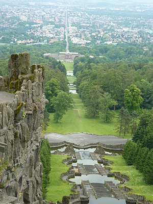 Impressionen vom Grandprix Rudolf Caracciola 2013 - Sicht von der Wilhelmshöhe auf die Stadt Kassel und die Königsallee. Auf der Wilhelmshöhe war Besammlung, aus der Königsalle erfolgte der  Start