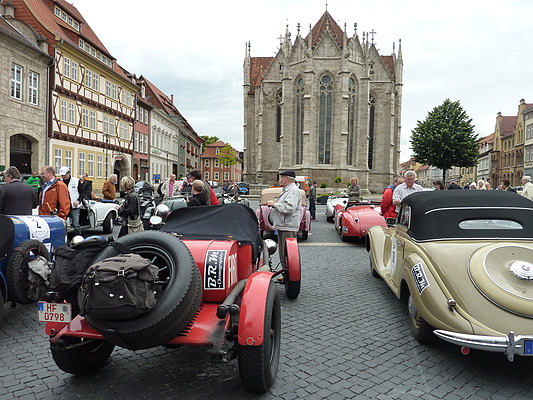 Impressionen vom Grandprix Rudolf Caracciola 2013 - alte Autos in malerischen Städtchen