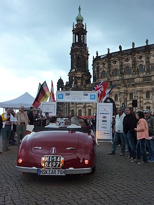 Impressionen vom Grandprix Rudolf Caracciola 2013 - bei der Zieleinfahrt Dresden - Alfa romeo 6C 2500 Cabriolet Pininfarina