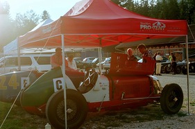 Impressionen vom Gurnigel Bergrennen 2012 - Benzingespräch zwischen den Rennwagen am Gurnigel Impressionen vom Gurnigel Bergrennen 2012 - Benzingespräch zwischen den Rennwagen am Gurnigel