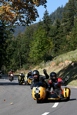 Impressionen vom Jochpass Memorial 2011 - Die Motorräder und insbesondere die Gespanne erfreuten mit sportlicher Fahrweise