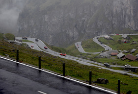Impressionen vom Klausenrennen Prolog 2012 - Die Oldtimer winden sich den Berg hinauf Impressionen vom Klausenrennen Prolog 2012 - Die Oldtimer winden sich den Berg hinauf