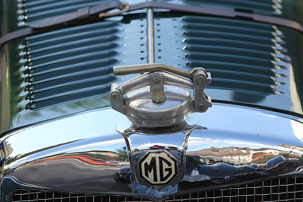 Impressions of the Michaelskreuzrennen 2011 - radiator cap of a pre-war MG