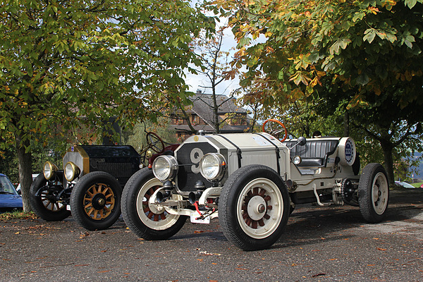 Impressionen vom Michaelskreuzrennen 2011 - Zwei American La France ruhen sich nach der anstrengenden Fahrt auf der Passhöhe aus