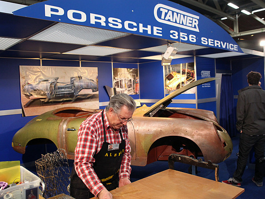 Bild: Impressionen vom OTM Fribourg 2013 - am Stand von Tanner wurde gearbeitet