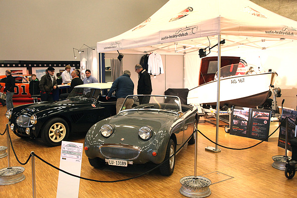 Impressionen vom OTM Fribourg 2013 - das passende Boot zum Sportwagen zeigte der Austin-Healey- Club Schweiz