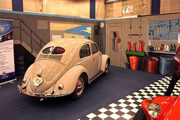 Impressionen vom OTM Fribourg 2013 - eine ganze Werkstatt baute der Lemania Coccinelle Club um diesen Bretzel-Käfer auf