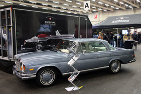 Impressionen vom Oldtimer- und Teilemarkt Fribourg 2014 - Auf Hochglanz gebrachtes Mercedes Benz Coupé auf dem Stand von Swissvax Impressionen vom Oldtimer- und Teilemarkt Fribourg 2014 - Auf Hochglanz gebrachtes Mercedes Benz Coupé auf dem Stand von Swissvax