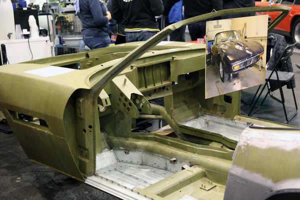 Impressionen vom Oldtimer- und Teilemarkt Fribourg 2014 - Blick auf die selbsttragende Karosserie eines Maserati Ghibli Spiders, der sich im Neuaufbau befindet