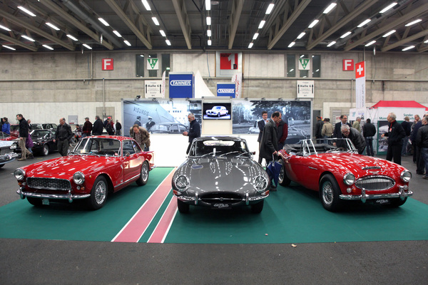 Bild Impressionen vom Oldtimer- und Teilemarkt Fribourg 2014 - Der Stand der Emil Frey Classics AG mit Triumph Italia, Jaguar E Type und Austin Healey 3000