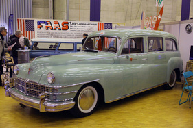 Impressionen vom Oldtimer- und Teilemarkt Fribourg 2014 - Ein Chrysler-Stationswagen, der wohl dereinst der Gemeinde Wädenswil als Krankenwagen diente Impressionen vom Oldtimer- und Teilemarkt Fribourg 2014 - Ein Chrysler-Stationswagen, der wohl dereinst der Gemeinde Wädenswil als Krankenwagen diente