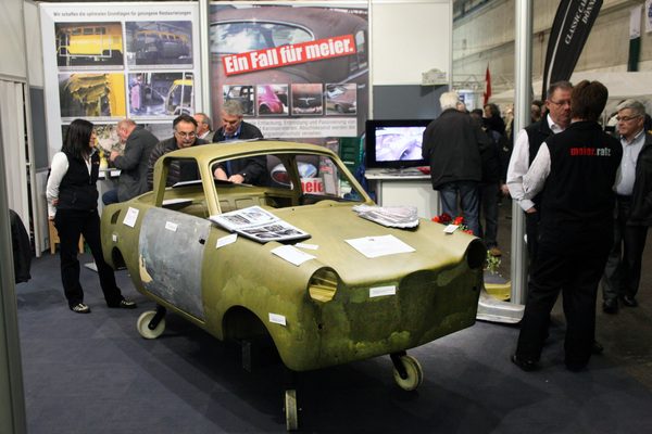 Impressionen vom Oldtimer- und Teilemarkt Fribourg 2014 - Goggomobil Coupé erfolgreich entlackt - auf dem Stand von Meier Rafz