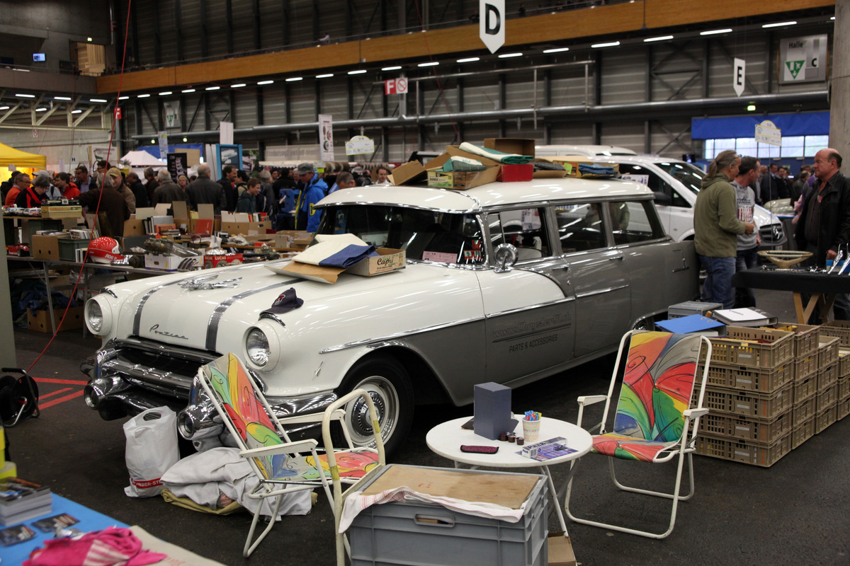 Impressions of the Fribourg 2014 classic car and parts market - Pontiac station wagon serves as a storage area