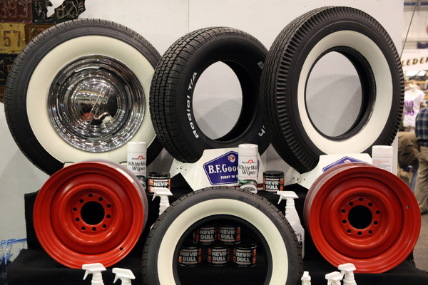 Impressionen vom Oldtimer- und Teilemarkt Fribourg 2014 - Weisswandreifen gelten wieder als chic