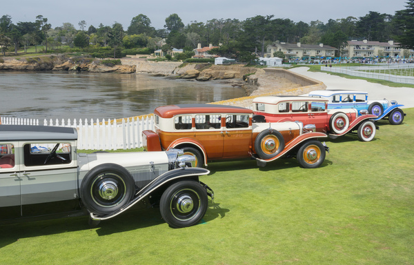 Impressionen vom Pebble Beach Concours d'Elégance 2014 - Unübliche Farbgebung bei diesen Vorkriegslimousinen