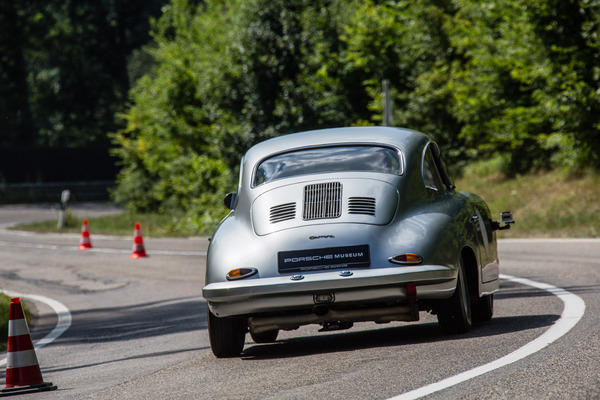 Impressionen vom Solitude Revival 2013 - Porsche 356 des Porsche-Museums auf Demofahrt