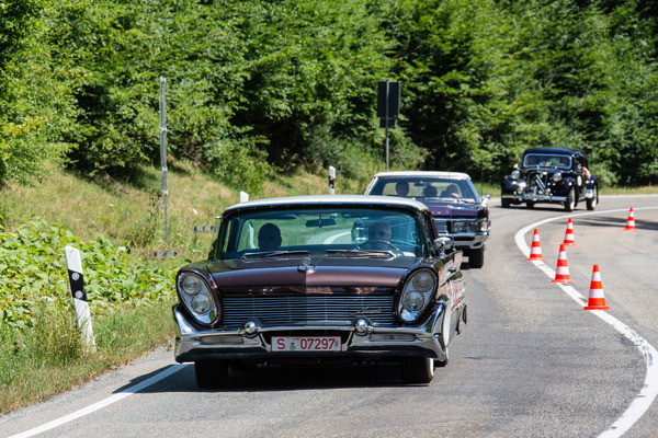 Impressionen vom Solitude Revival 2013 - amerikanische Design-Exzesse beim Oldtimer-Corso