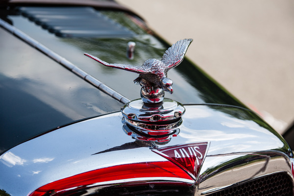 Impressionen vom Solitude Revival 2013 - der silberne Adler auf dem Alvis