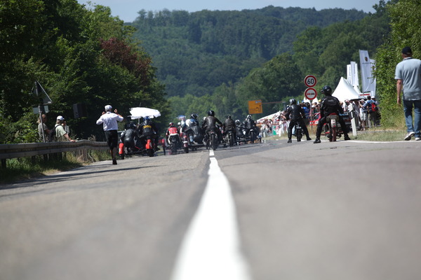 Impressionen vom Solitude Revival 2013 - die Motorräder machen sich für den Start bereit
