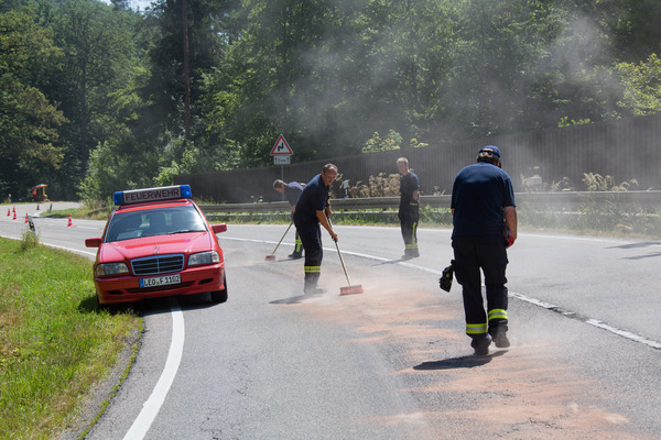 Impressionen vom Solitude Revival 2013 - eine Ölspur muss gebunden werden