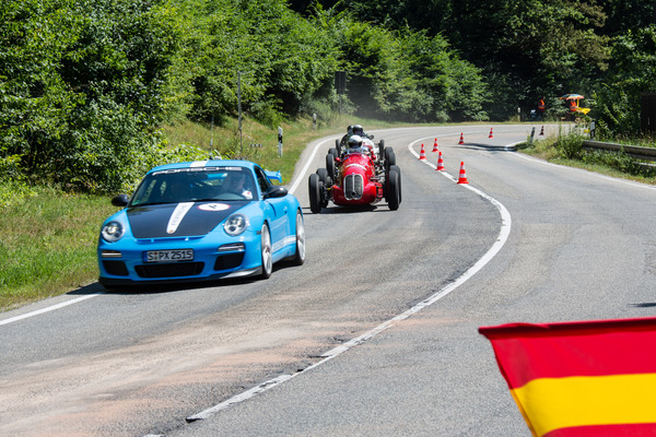 Impressionen vom Solitude Revival 2013 - gefahren wird hinter einem Pace Car, enge Stellen werden langsamer durchfahren