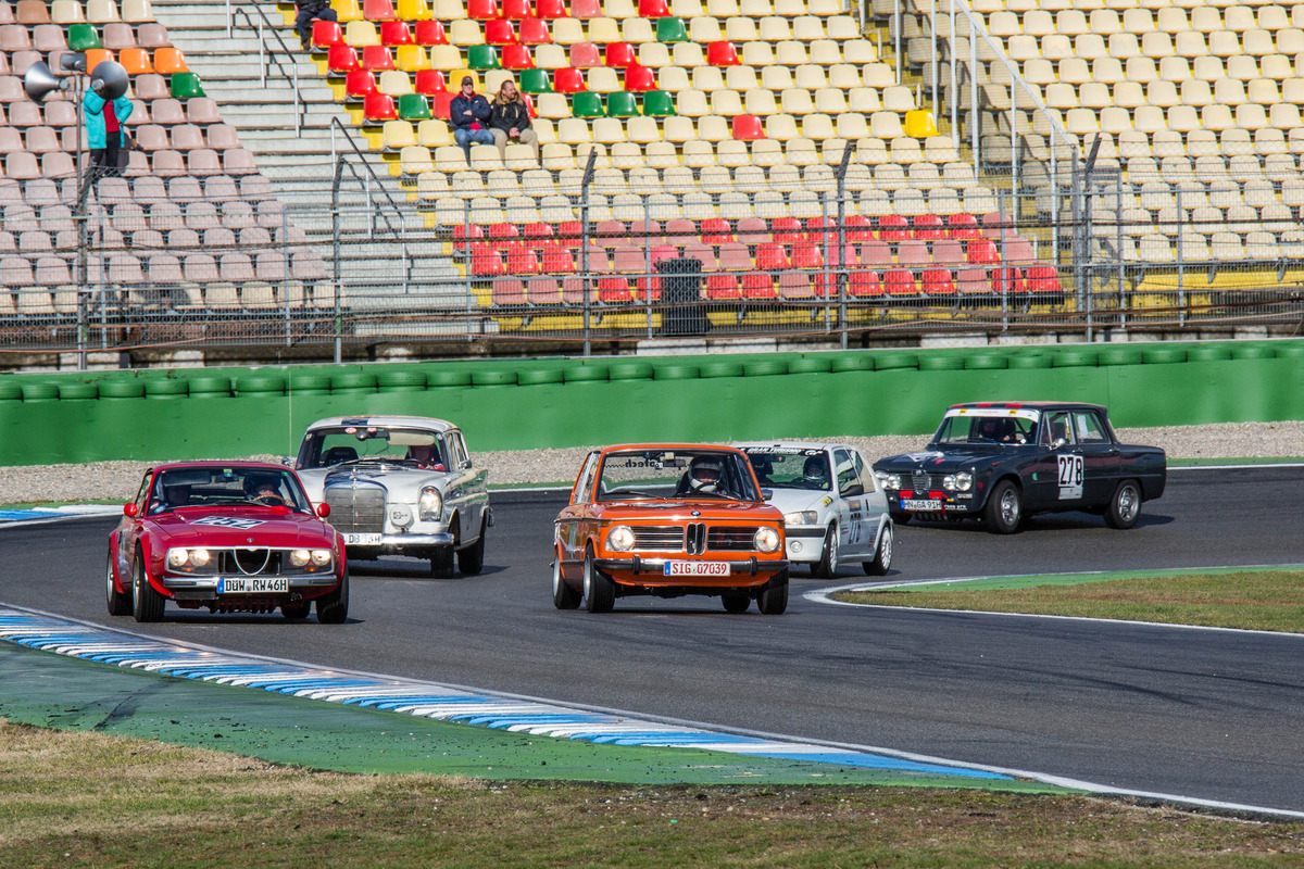 Impressionen vom akademischen Fahrtraining auf dem Hockenheimring 2012 - Gedränge in der Sachskurve