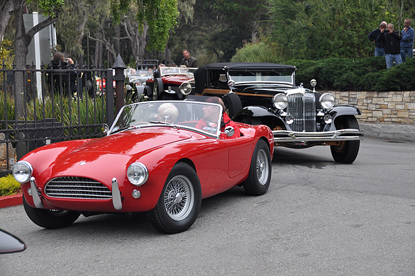 Impressionen von Pebble Beach 2012 - ein AC bahnt sich den Weg zur Schow
