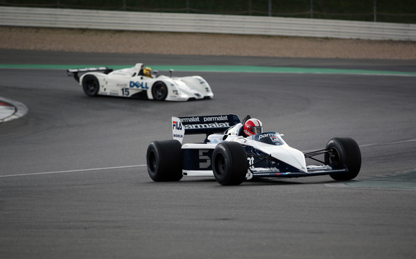 Bild Impressionen von den BMW-Demonstrationsläufen - Brabham BT52 (1983) - Marc Surer demonstriert den frisch restaurierten Brabham BT52 mit BMW-Turbo-Motor von 1983, dahinter der Le-Mans-Sieger BMW V12 LMR von 1999 - am AvD Oldtimer Grand Prix 2013