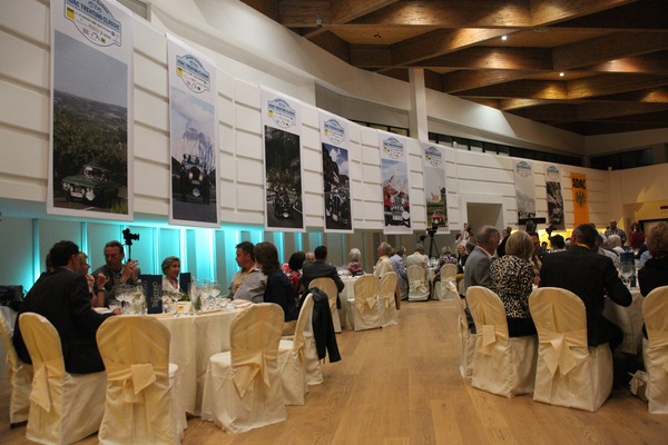 Impressionen von der ADAC Trentino Classic 2013 - Charmant aufgehängte Plakate der früheren Trentino Classic Veranstaltungen