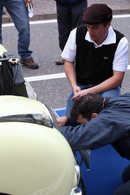 Impressionen von der ADAC Trentino Classic 2013 - bei der Fahrzeugabnahme wird genau hingeschaut