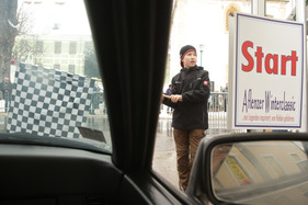 Impressionen von der Aflenzer Winterclassic 2013 - der Nachwuchs schwingt die Zielfahne Impressionen von der Aflenzer Winterclassic 2013 - der Nachwuchs schwingt die Zielfahne
