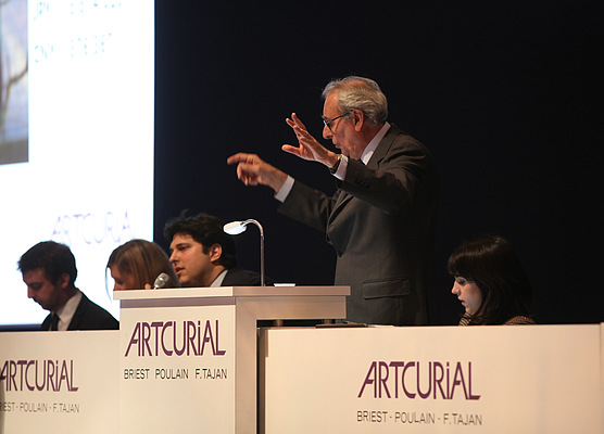 Impressionen von der Artcurial Rétromobile Versteigerung am 8. Februar 2013 - Maitre Poulain dirigiert seine Show