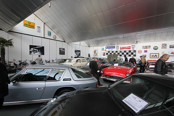 Impressionen von der Auktion der Oldtimer Galerie Toffen vom 26. November 2011 - Autos aus allen Zeitaltern