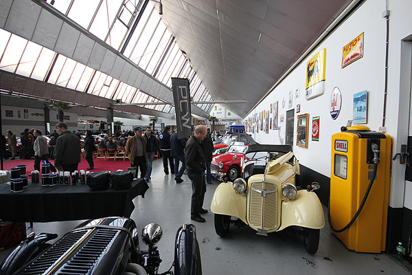 Impressionen von der Auktion der Oldtimer Galerie Toffen vom 26. November 2011 - Der Adler Trumpf Junior Sport von 1934 - der heimliche Star der Versteigerung