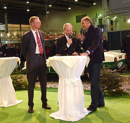 Impressionen von der Bremen Classic Motorshow 2013 - Hans-Joachim Stuck bei der Messeeröffnung