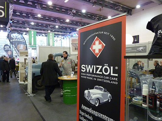 Impressionen von der Bremen Classic Motorshow 2013 - auch Pflegemittel-Hersteller stellen aus, hier auf dem Stand des Restaurators Jürgen Swoboda