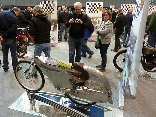 Impressionen von der Bremen Classic Motorshow 2013 - bequem sieht sie nicht aus, die Victoria FM38, aber schnell war sie und sie hielt den Geschwindigkeitsrekord in ihrer Klasse, gefahren von Georg Dotterweich im Jahr 1951