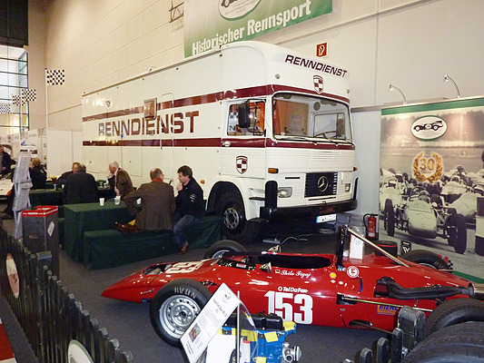 Impressionen von der Bremen Classic Motorshow 2013 - der historische Rennsport wird gleich mit seiner ganzen Infrastruktur demonstriert