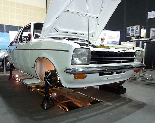Impressionen von der Bremen Classic Motorshow 2013 - ein Opel Kadett Aero in neuwertigem Zustand